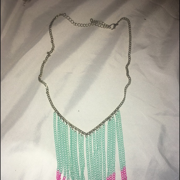 STYLISH FASHIONABLE FUN STATEMENT NECKLACE!!! - Picture 4 of 5